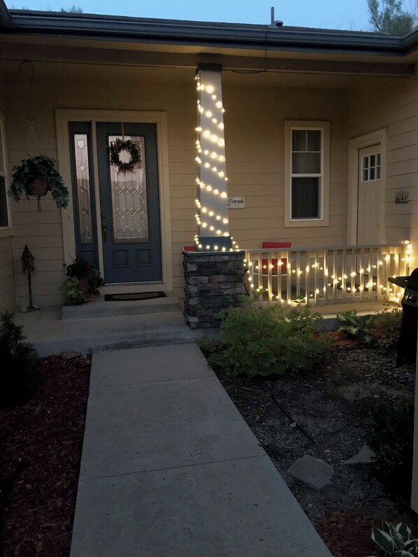 Exterior detail - BEAUTIFUL SPACIOUS APARTMENT- 1 Bedroom with Living Room & Kitchen. Sleeps 4. (Monument)