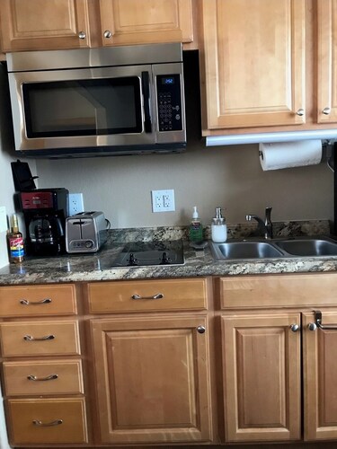 BEAUTIFUL SPACIOUS APARTMENT- 1 Bedroom with Living Room & Kitchen. Sleeps 4.