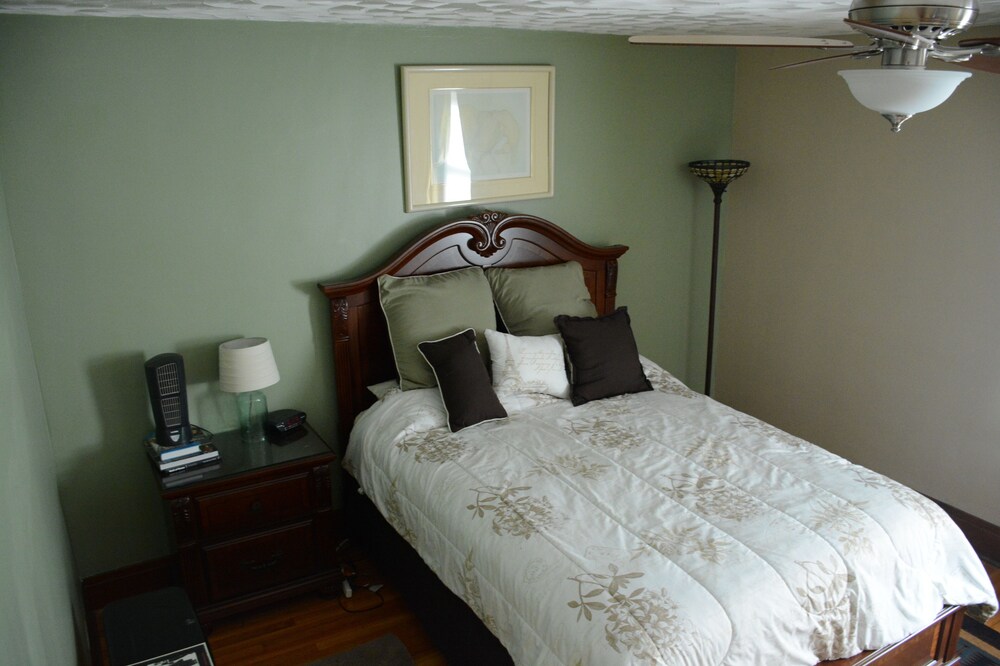 Spacious 2nd Floor Flat