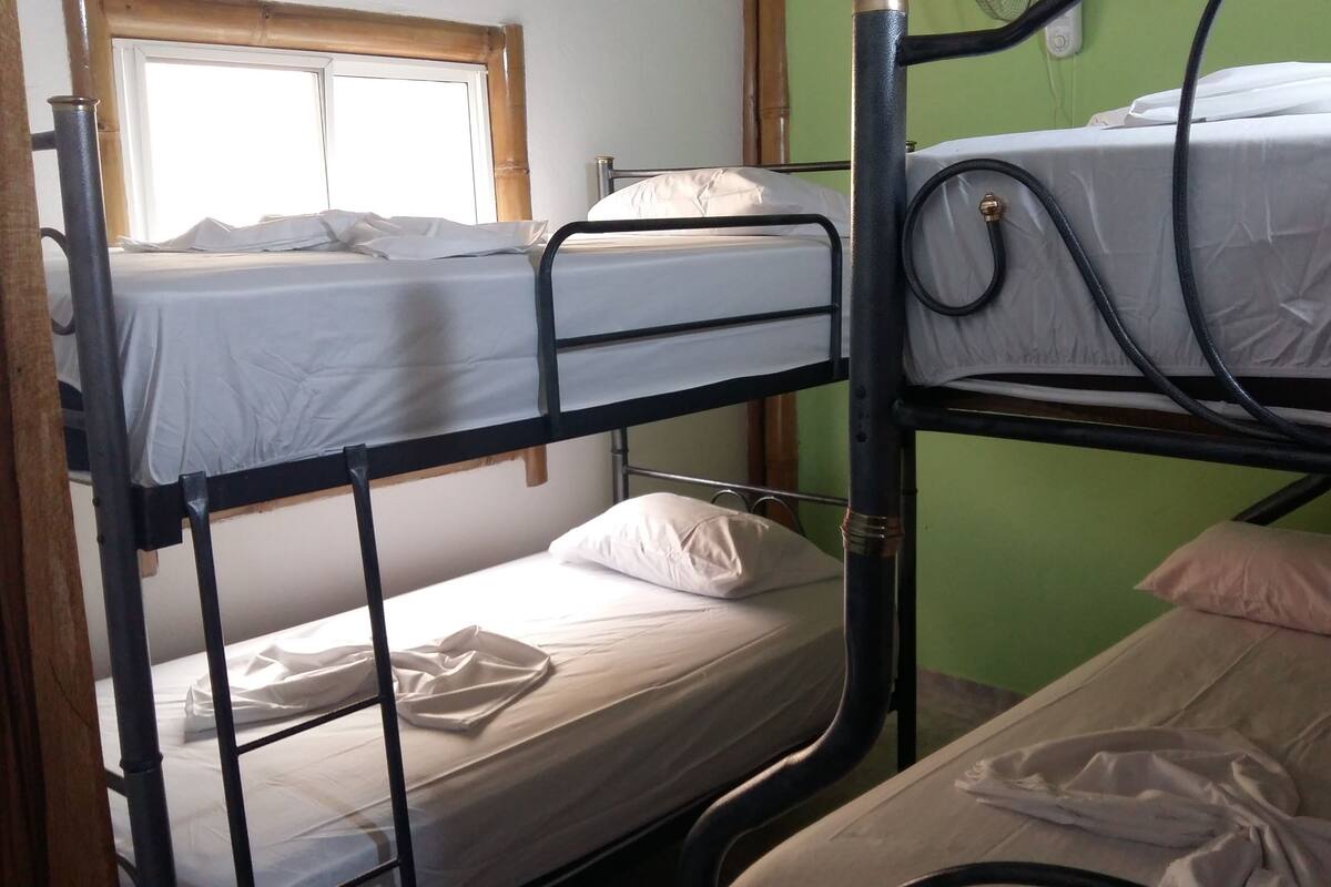 Grand Apartment, Multiple Beds, Shared Bathroom | Free WiFi, bed sheets