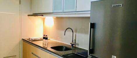 冰箱、微波炉、炉灶、电热水壶