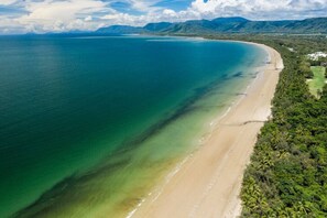 Beach nearby - Six Beachside With Tropical Heated Pool (Port Douglas)