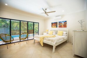 4 bedrooms, desk, iron/ironing board, travel cot - Six Beachside With Tropical Heated Pool (Port Douglas)