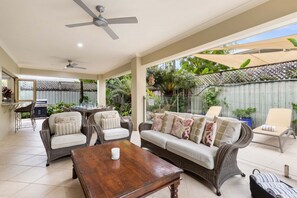 Terrace/patio - Six Beachside With Tropical Heated Pool (Port Douglas)