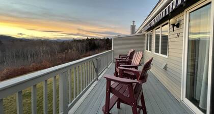 Amazing Views, Peaceful Surroundings, Yet Minutes From All The Fun. 3/2