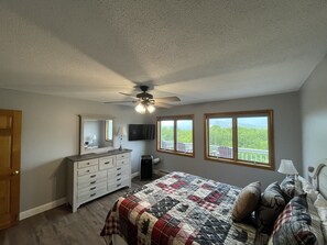 3 bedrooms, iron/ironing board, free WiFi