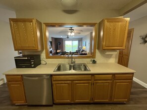 Fridge, microwave, oven, stovetop - Amazing Views, Peaceful Surroundings, Yet Minutes From All The Fun. 3/2 (Intervale)