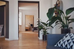 Apartamento elite, 1 cama Queen e sofá-cama, para não fumantes, vista para a cidade | Parte interna