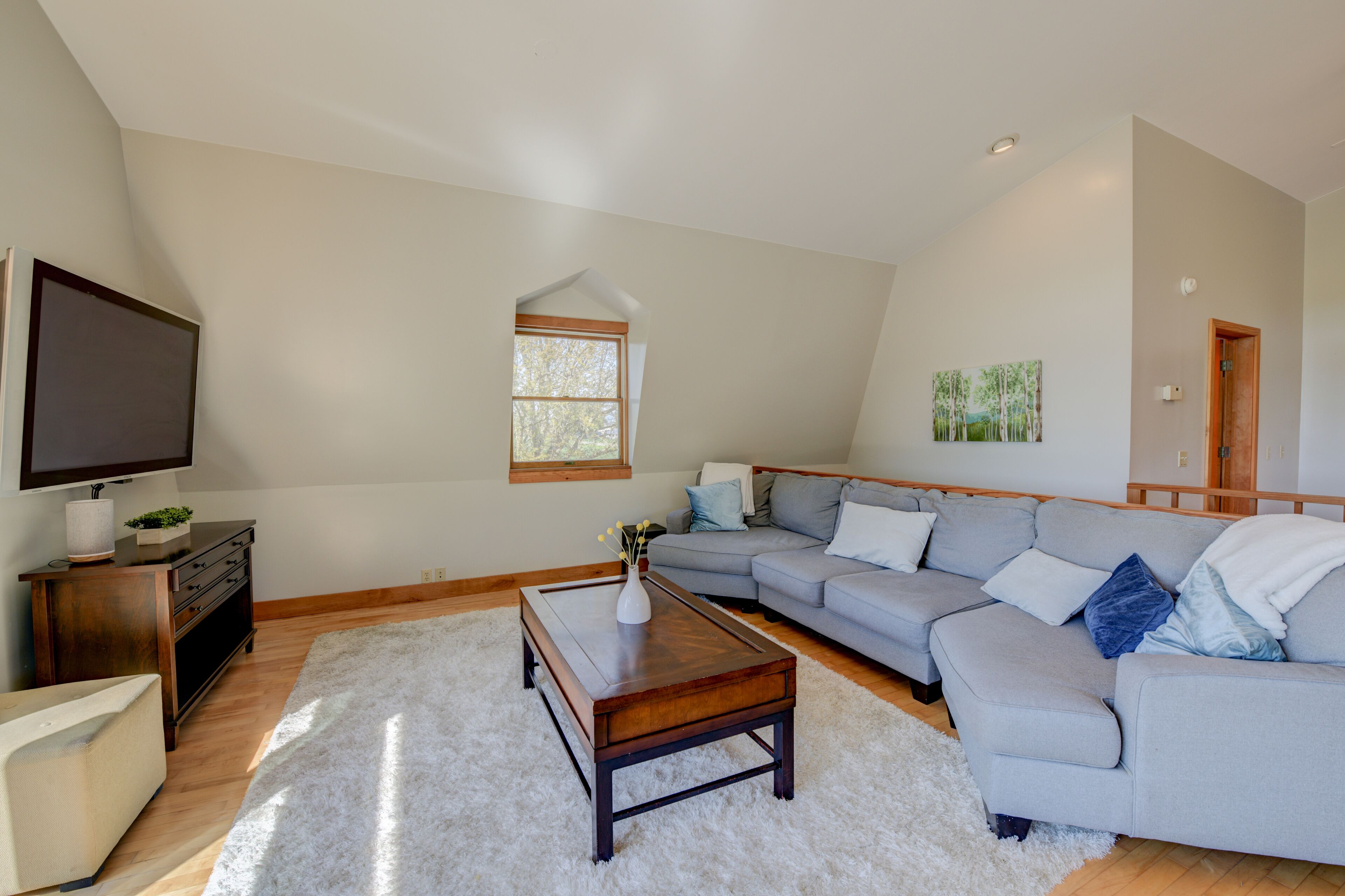 The Barn Apartment at Avon Acres - Amazing View, incredible Sunsets and HOT TUB!