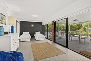 4 soverom, strykejern/-brett, internettilgang og sengetøy