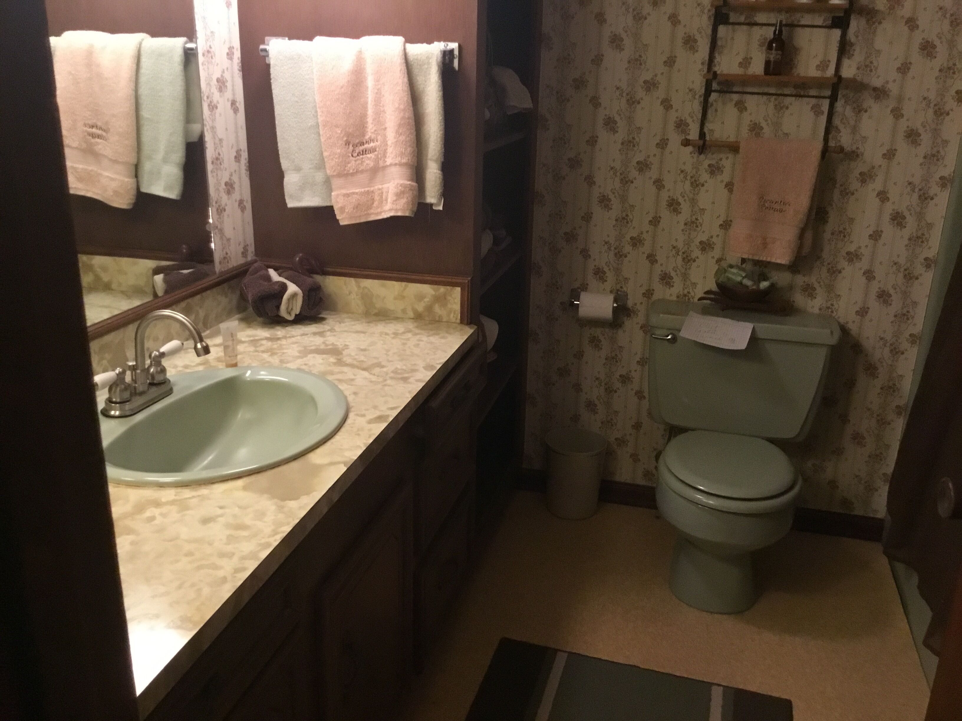 Upstairs King Size Bedroom Apartment Private Entrance