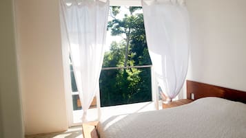 3 bedrooms, desk, free WiFi, bed sheets