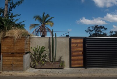 La Casa Paraiso- Private Villa - Ocean Views .  Welcome To Paradise ! 