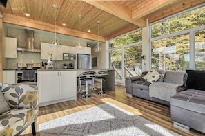 Interior - Chic Chalet Heritage (Sainte-Adèle)
