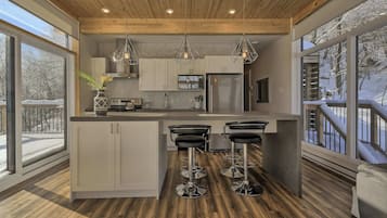 KylskÄp, mikrovÄgsugn, ugn och spishÀll