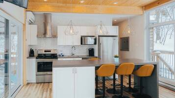 雪櫃、微波爐、焗爐、爐具