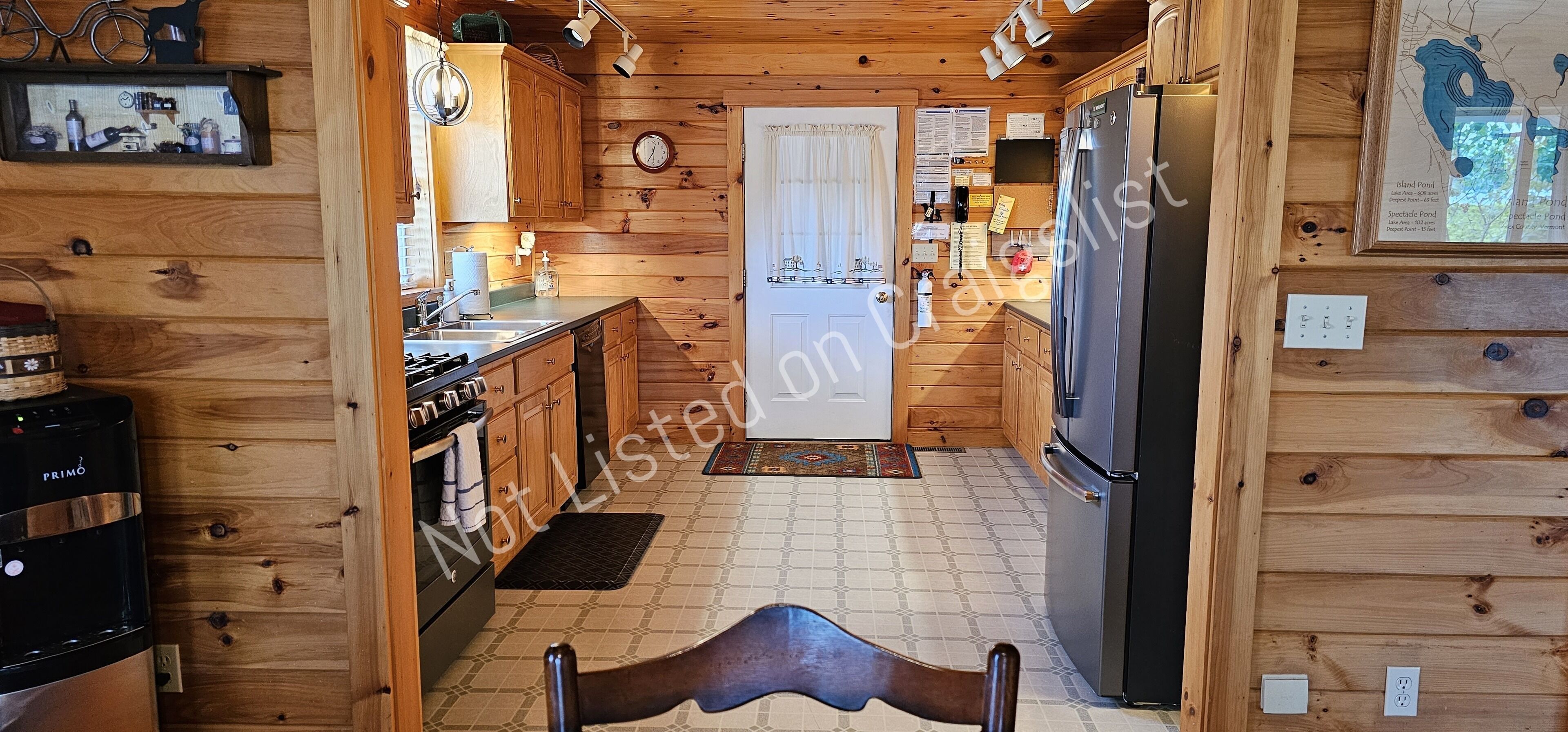 WOW!!! Must Read "Reviews" on this 4-5 BR. 2 BA. w/Game Rm Lake Front Home