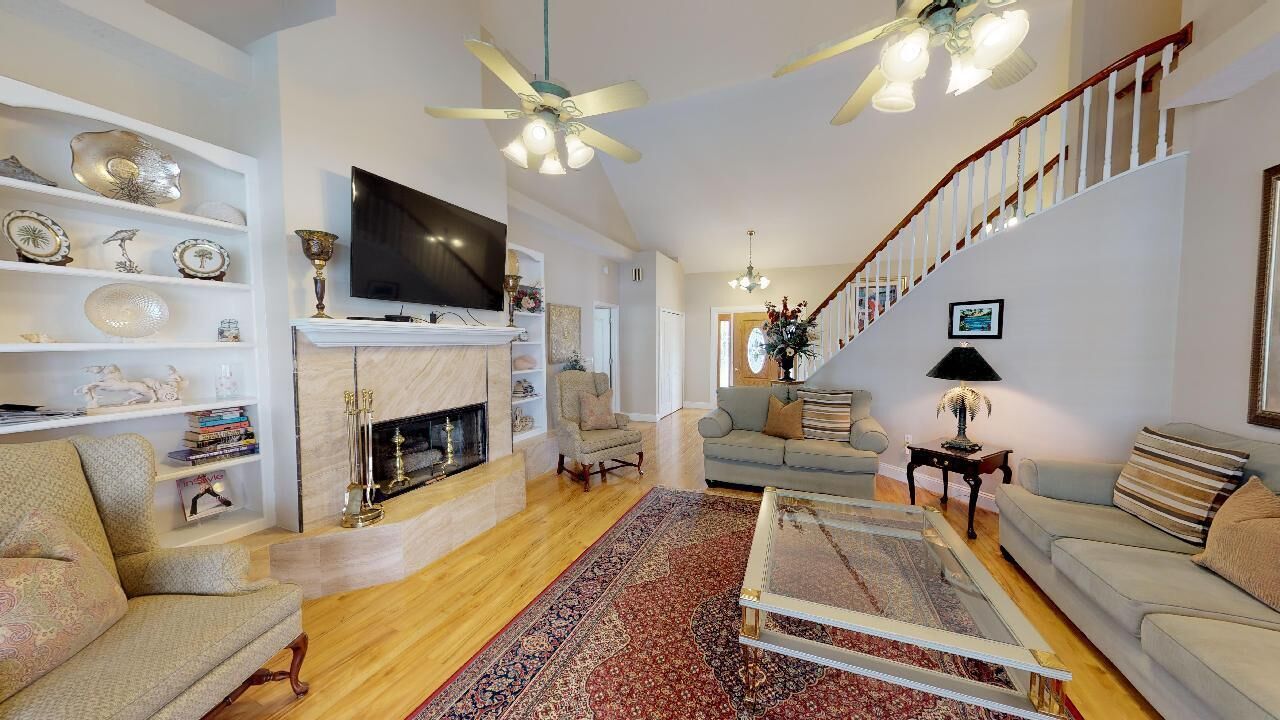 FALL SALE 4/5 BR EXECUTIVE HOME ~ INQUIRE /EMAIL FOR YOUR FALL SALE QUOTE.