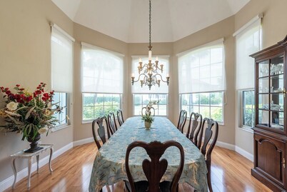 FAll SALE EXECUTIVE POOL HOME~MINUTES TO BEACHES, MARINA, PRESERVE