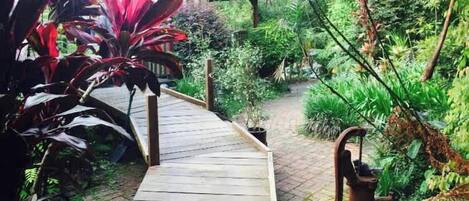 المنطقة المحيطة بالمنشأة