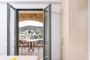 4 slaapkamers, een kluis op de kamer, een strijkplank/strijkijzer