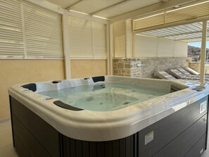 Interior - Villa Ovgoro – Luxury 3-Level Villa with Heated Pool, Jacuzzi & Panoramic Views (Kamilari)