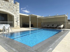 Outdoor pool - Villa Ovgoro – Luxury 3-Level Villa with Heated Pool, Jacuzzi & Panoramic Views (Kamilari)
