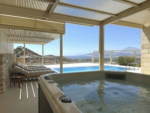 Outdoor pool - Villa Ovgoro – Luxury 3-Level Villa with Heated Pool, Jacuzzi & Panoramic Views (Kamilari)