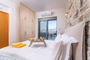 4 bedrooms, in-room safe, iron/ironing board, WiFi - Villa Ovgoro – Luxury 3-Level Villa with Heated Pool, Jacuzzi & Panoramic Views (Kamilari)