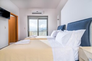 4 bedrooms, in-room safe, iron/ironing board, free WiFi - Villa Ovgoro – Luxury 3-Level Villa with Heated Pool, Jacuzzi & Panoramic Views (Kamilari)