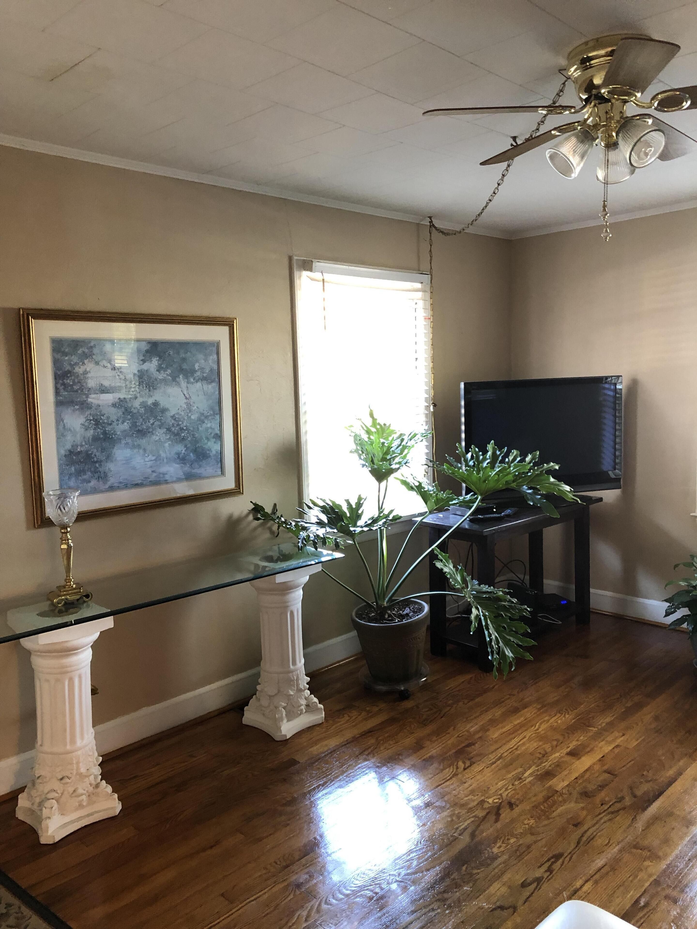 Small, Cozy, Intimate & Clean.