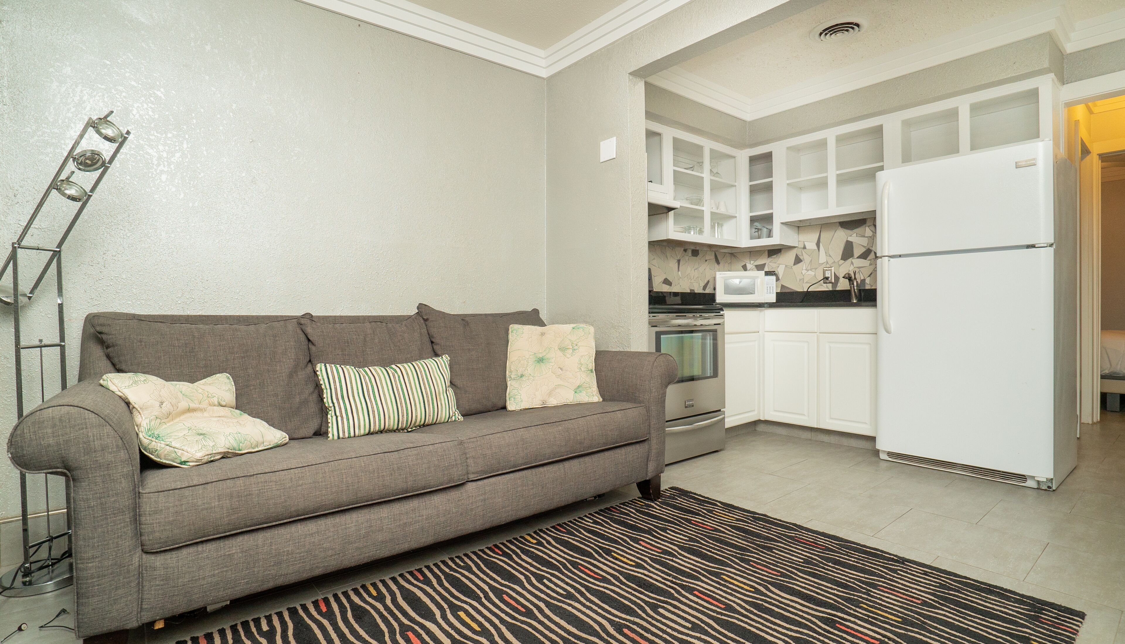 Ostiglia - Perfect Couples Getaway 3 Minutes Walk from the Surf & Sand!