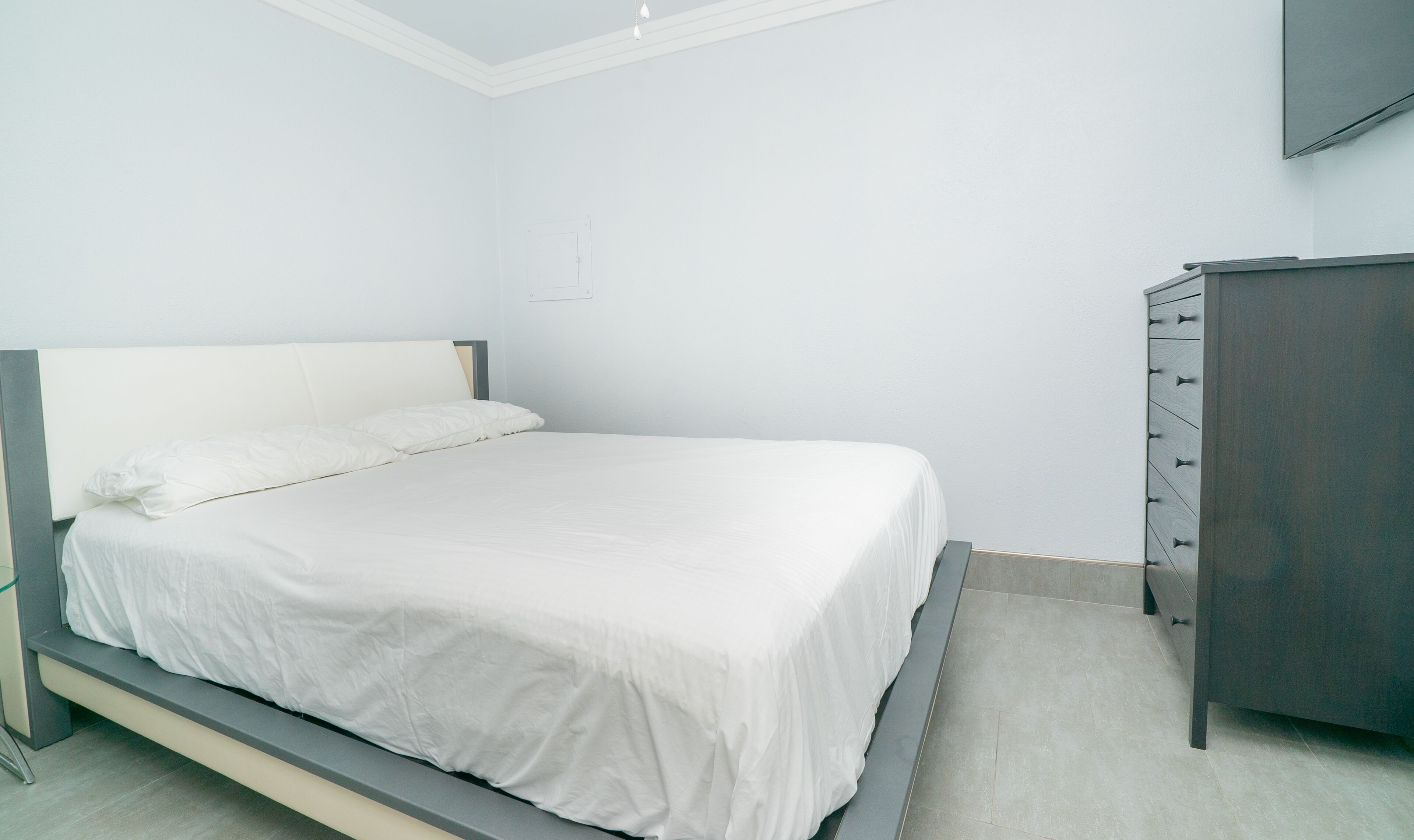 Ostiglia - Perfect Couples Getaway 3 Minutes Walk from the Surf & Sand!