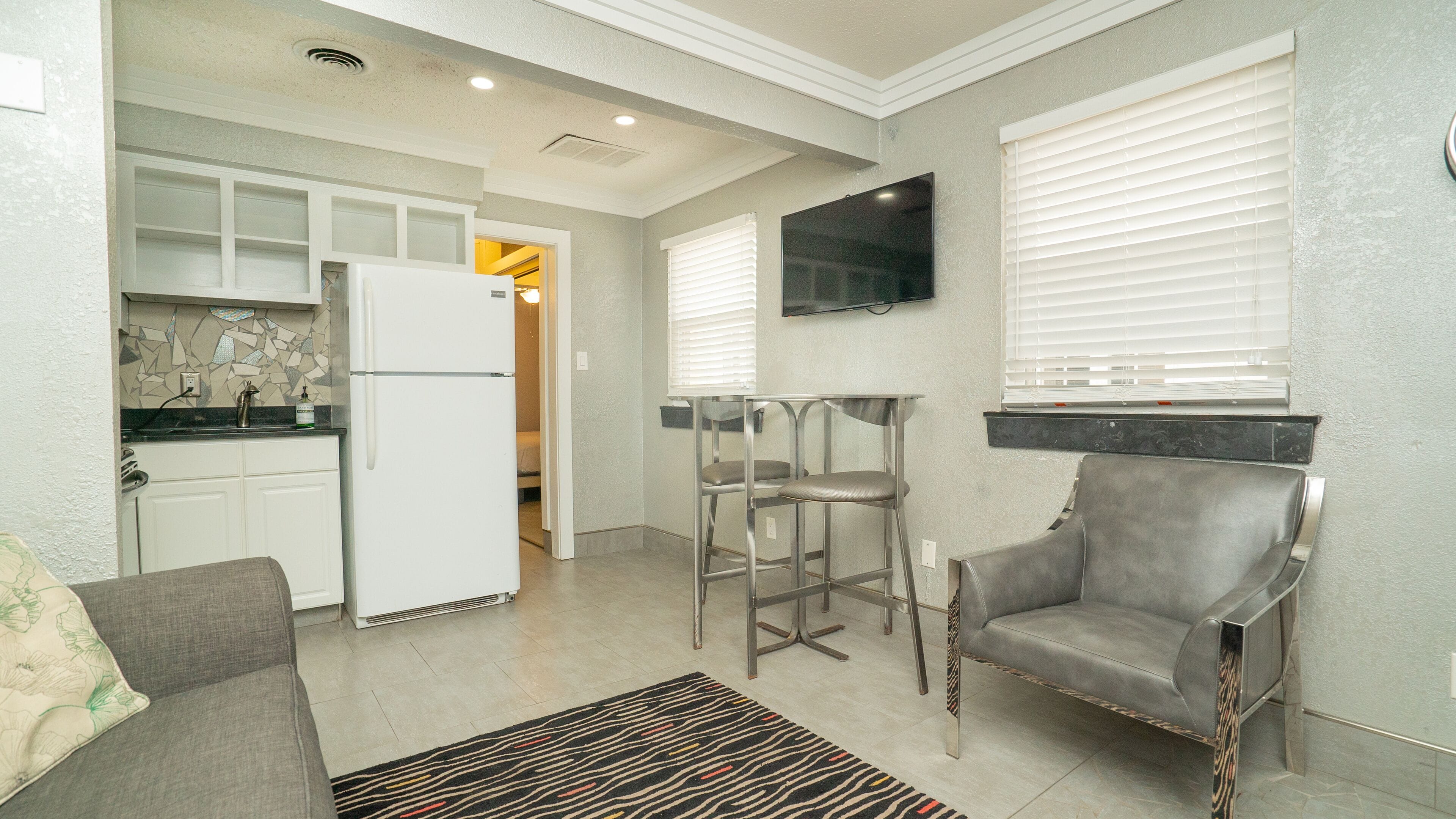 Ostiglia - Perfect Couples Getaway 3 Minutes Walk from the Surf & Sand!