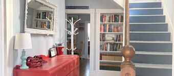 Downtown, Three Bedroom,  Dog-friendly, Short Walk to the Beach