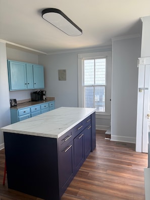 Fridge, microwave, oven, stovetop - Downtown, Sleeps 9,  Dog-friendly, Short Walk to the Beach (Cape Charles)