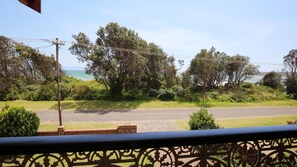 Property grounds - The Crescent @ Currarong - Pet Friendly Beachfront (Currarong)