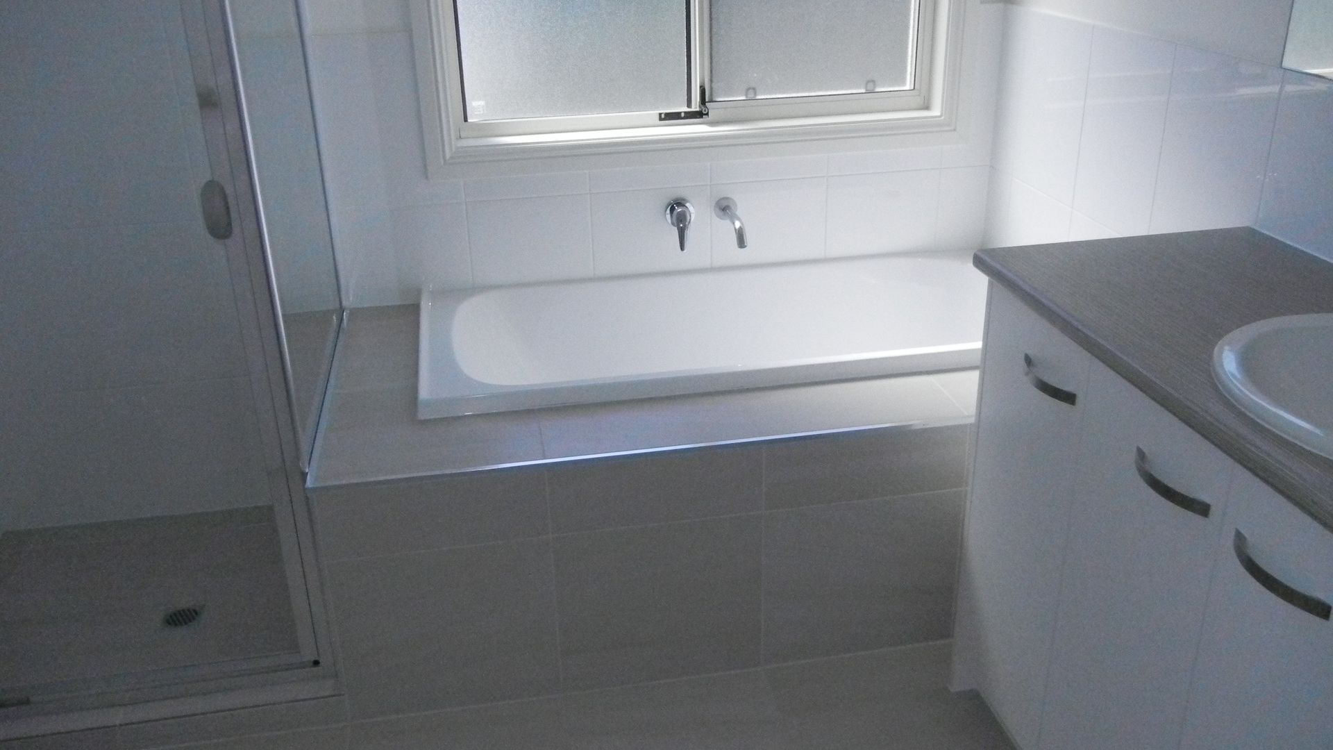 Amazing waterfront views 4 bedrooms 2 bathrooms NBN\nDirect access to the beach — image 17