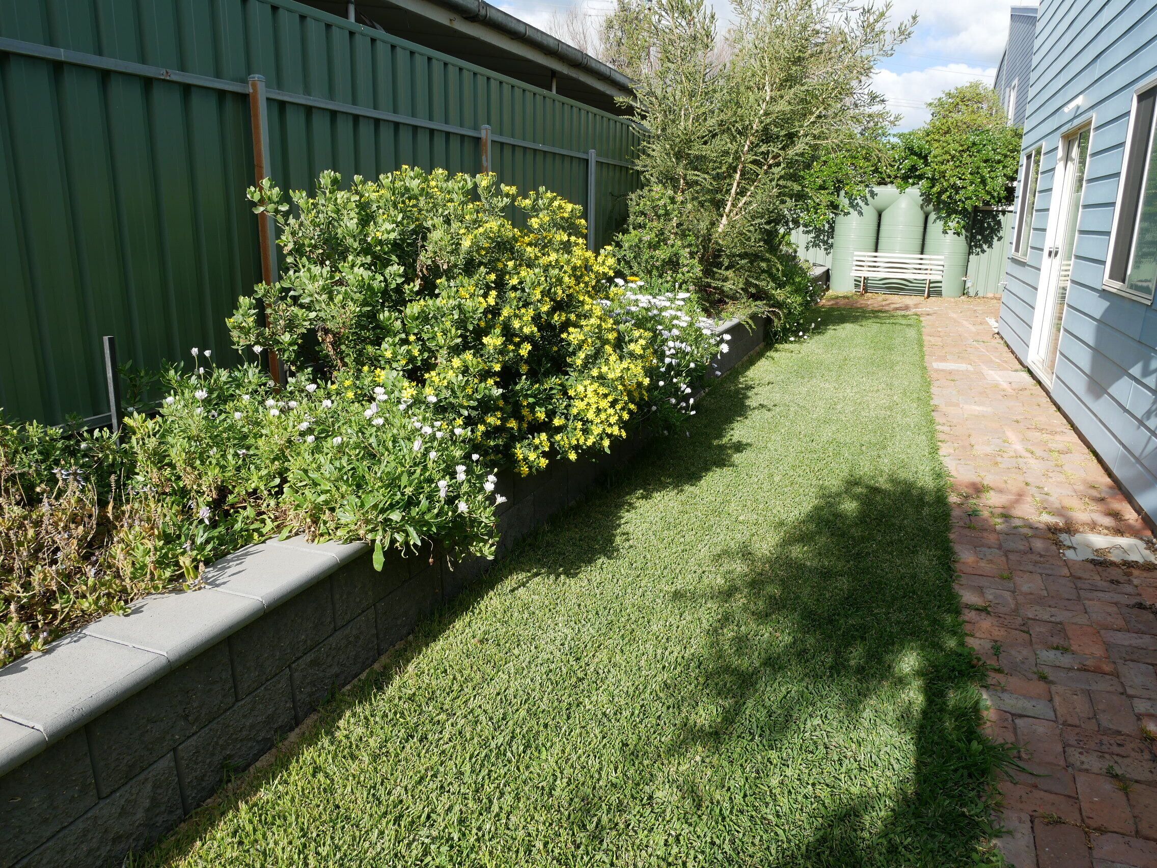 Amazing waterfront views 4 bedrooms 2 bathrooms NBN\nDirect access to the beach — image 22