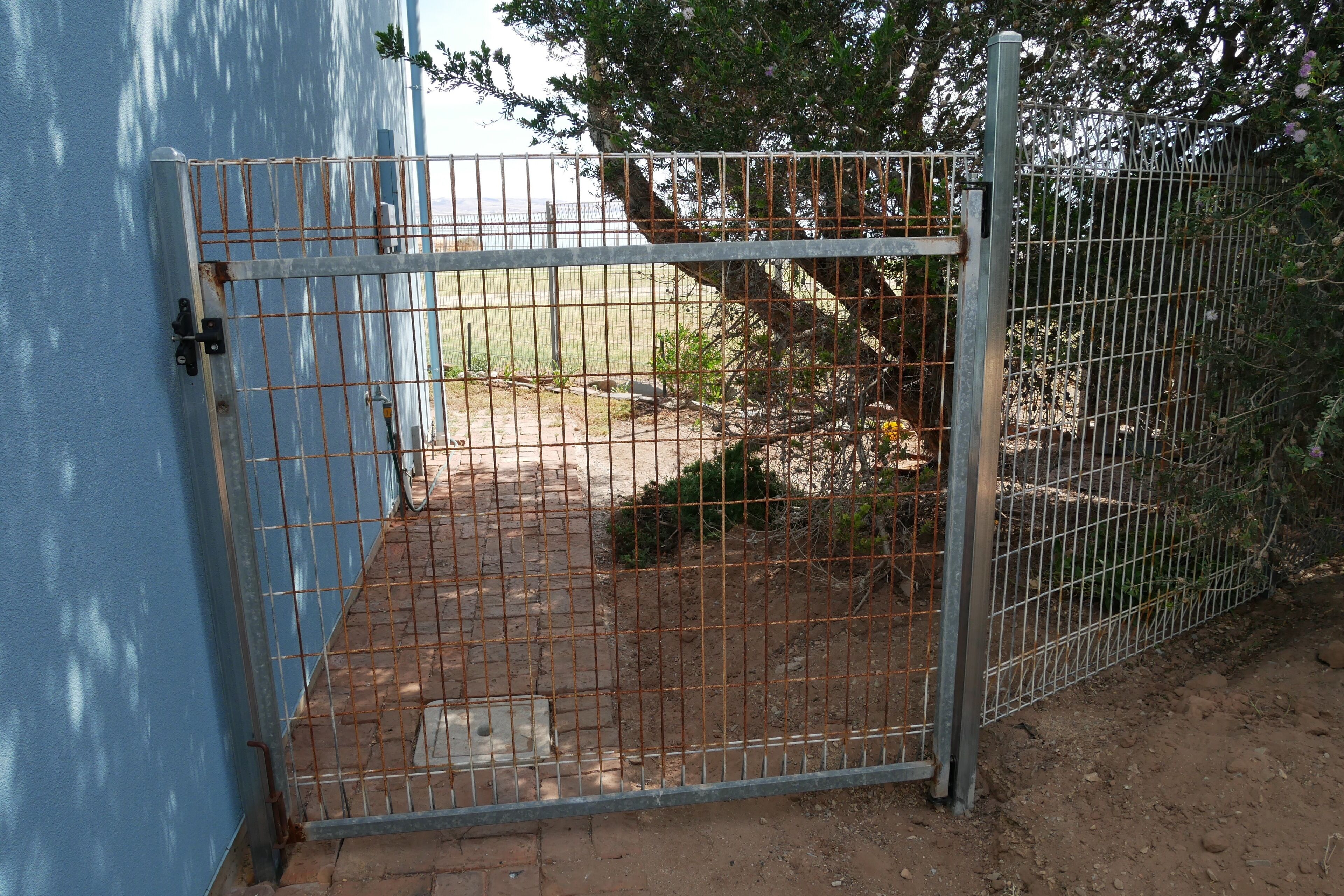 Amazing waterfront views 4 bedrooms 2 bathrooms NBN\nDirect access to the beach — image 3