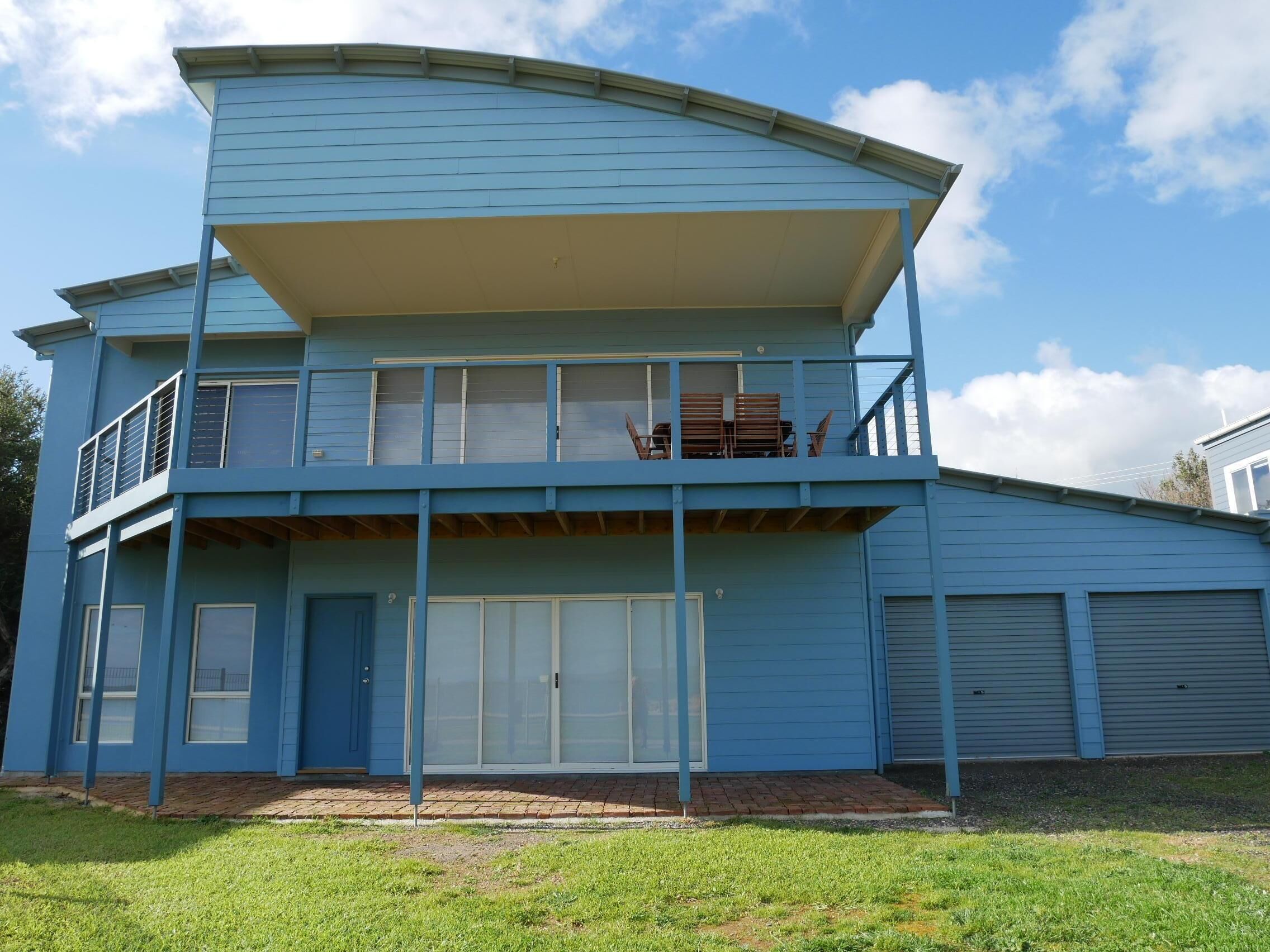 Amazing waterfront views 4 bedrooms 2 bathrooms NBN\nDirect access to the beach — image 20