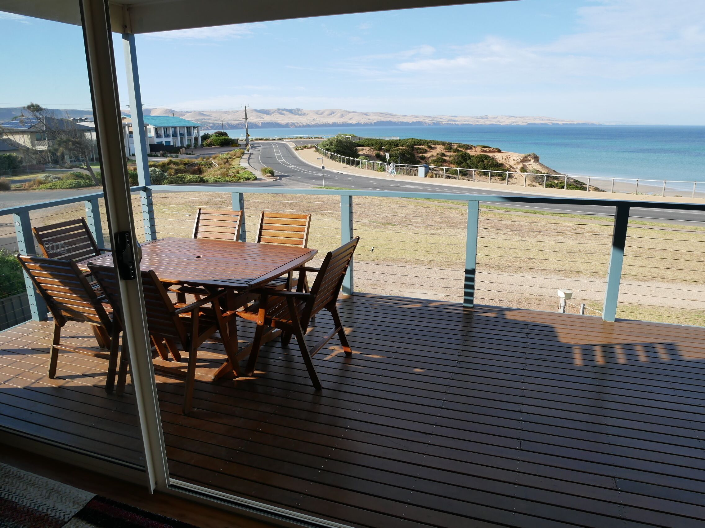 Amazing waterfront views 4 bedrooms 2 bathrooms NBN\nDirect access to the beach — image 8