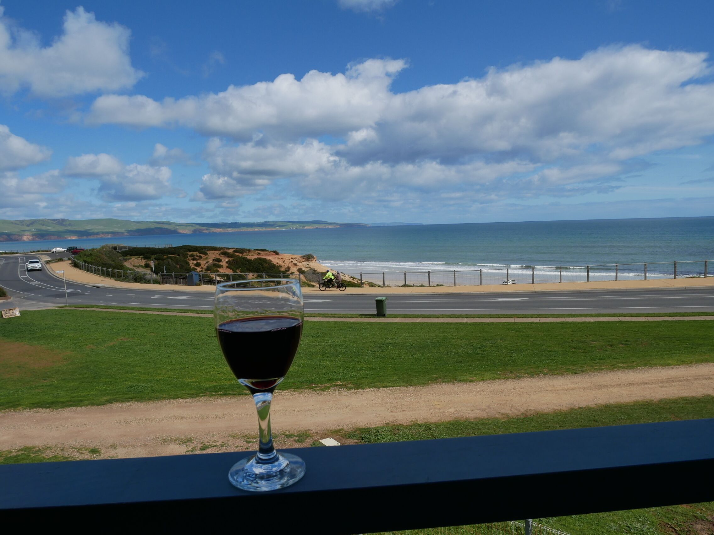 Amazing waterfront views 4 bedrooms 2 bathrooms NBN\nDirect access to the beach — image 4