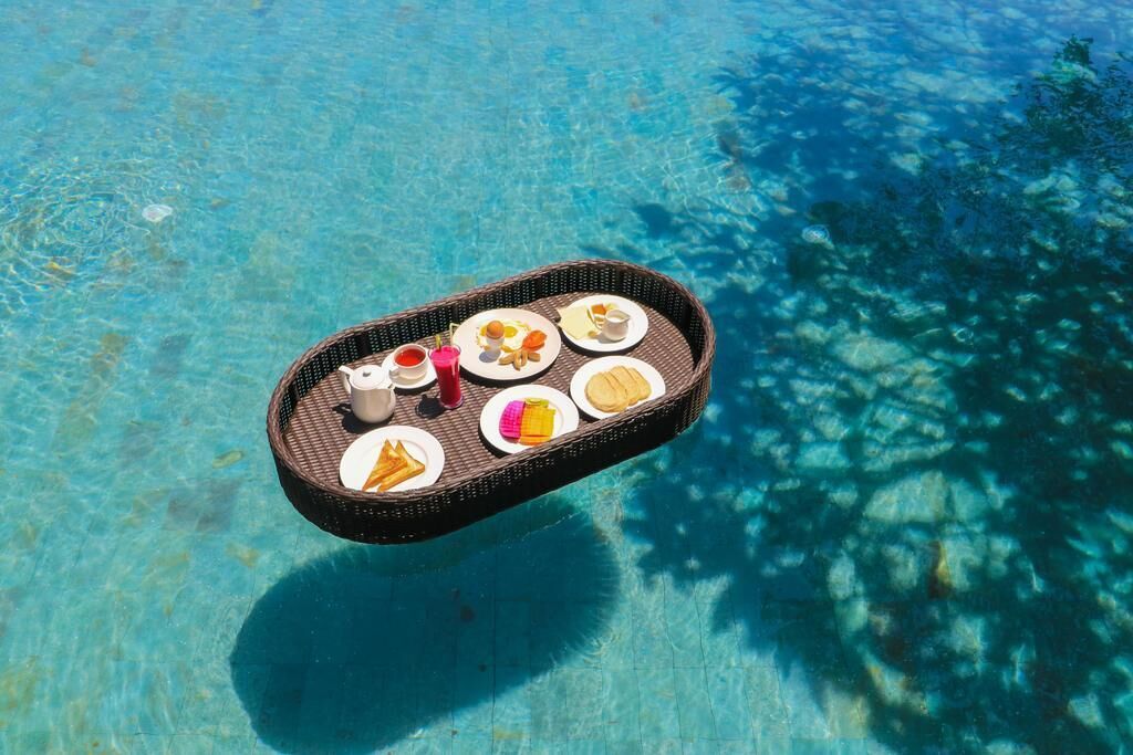 Outdoor pool, an infinity pool