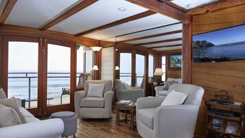 Een televisie en een dvd-speler