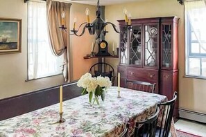 Dining - The Major Thomas Fenner House: An Historic Retreat (Cranston)