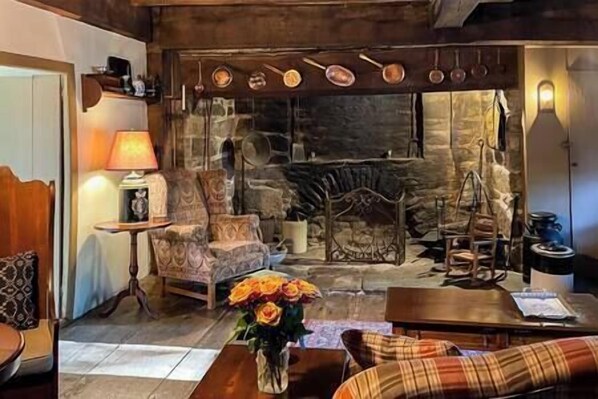 Interior - The Major Thomas Fenner House: An Historic Retreat (Cranston)