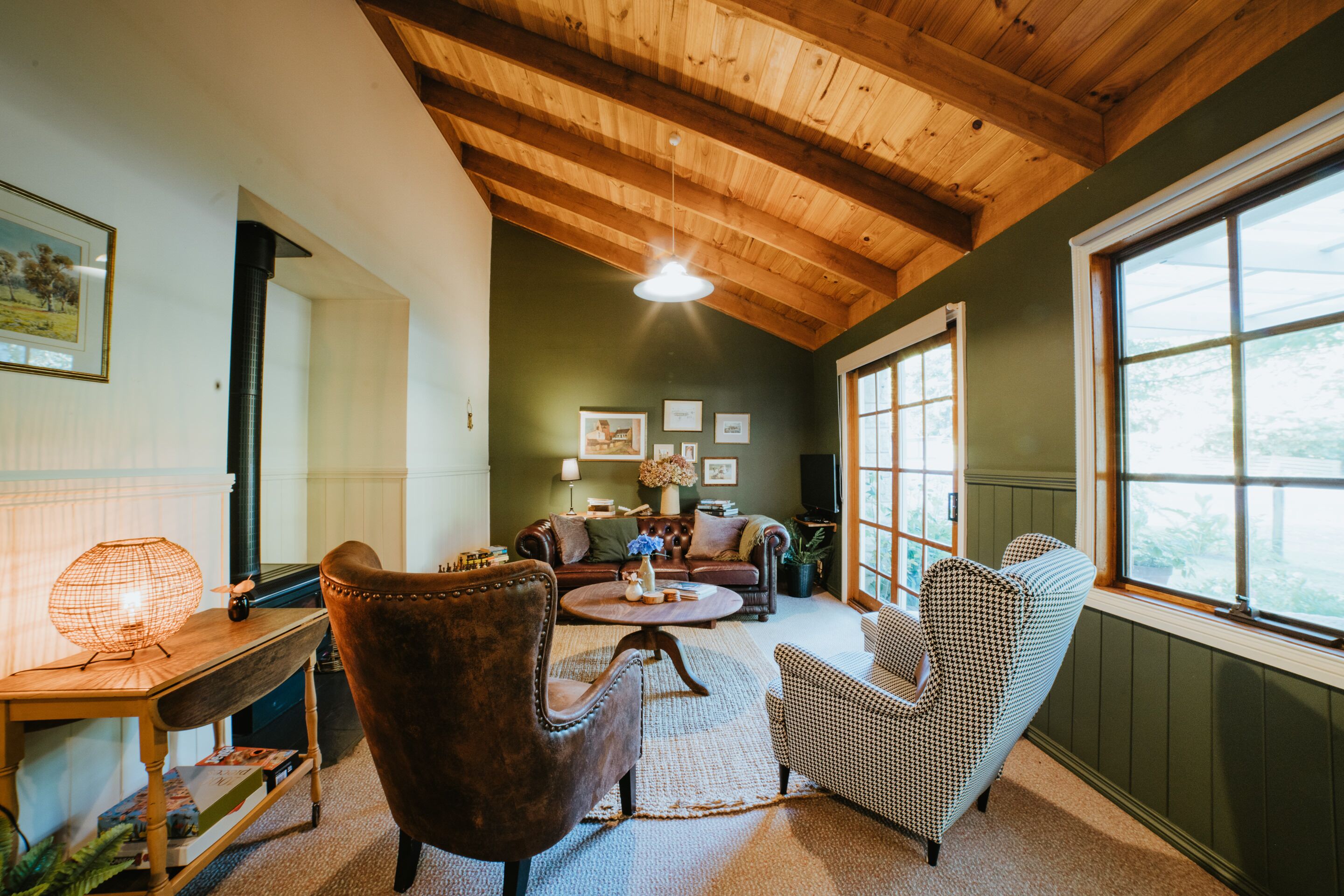 Jamieson Cottages by the River 1