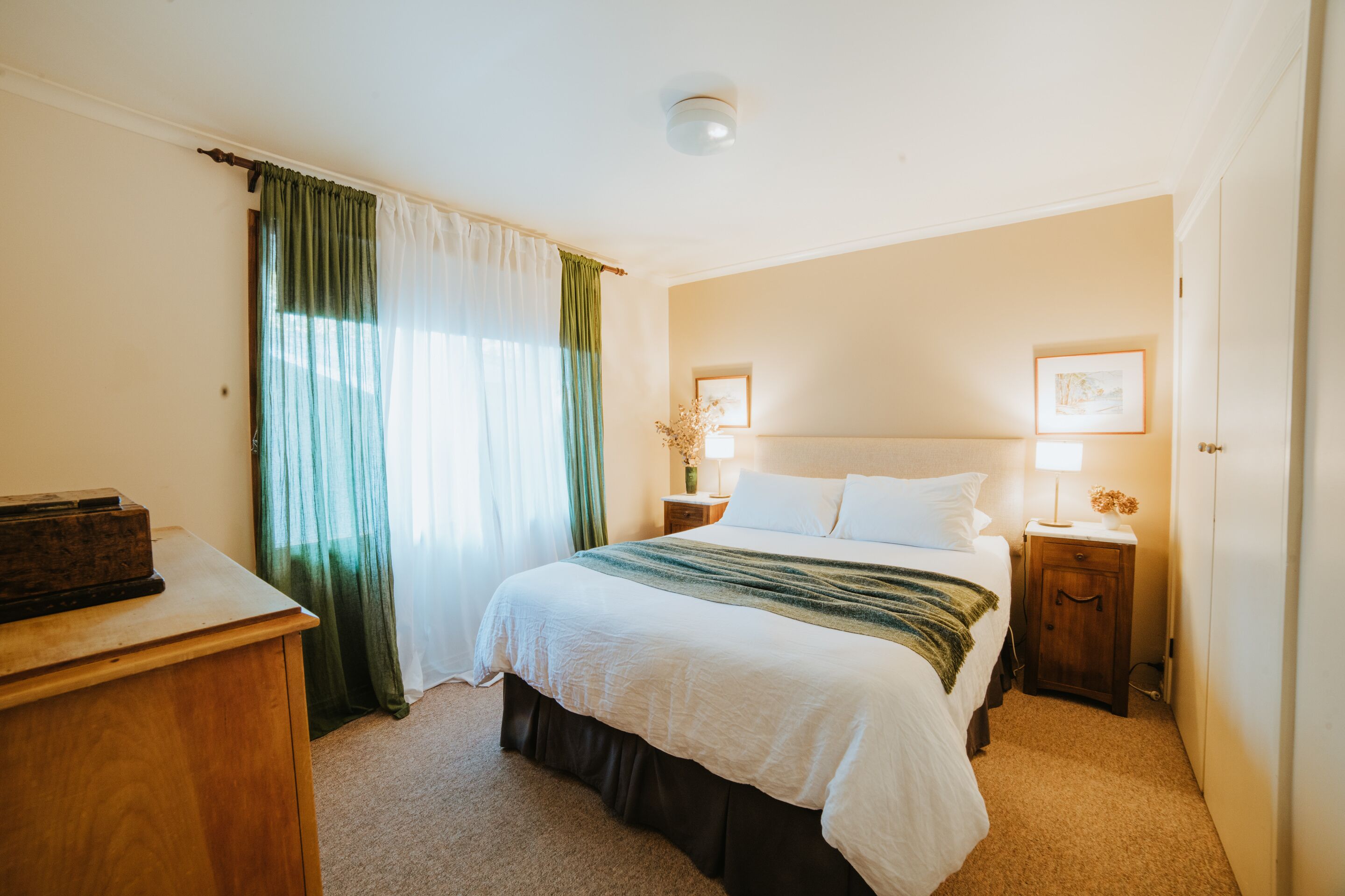 Jamieson Cottages by the River 1