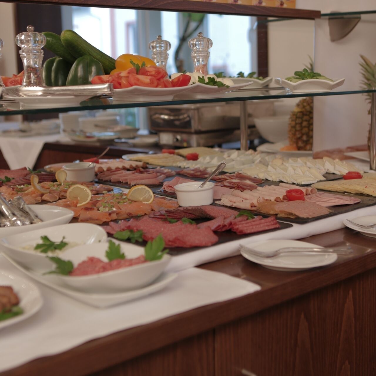 Free daily buffet breakfast